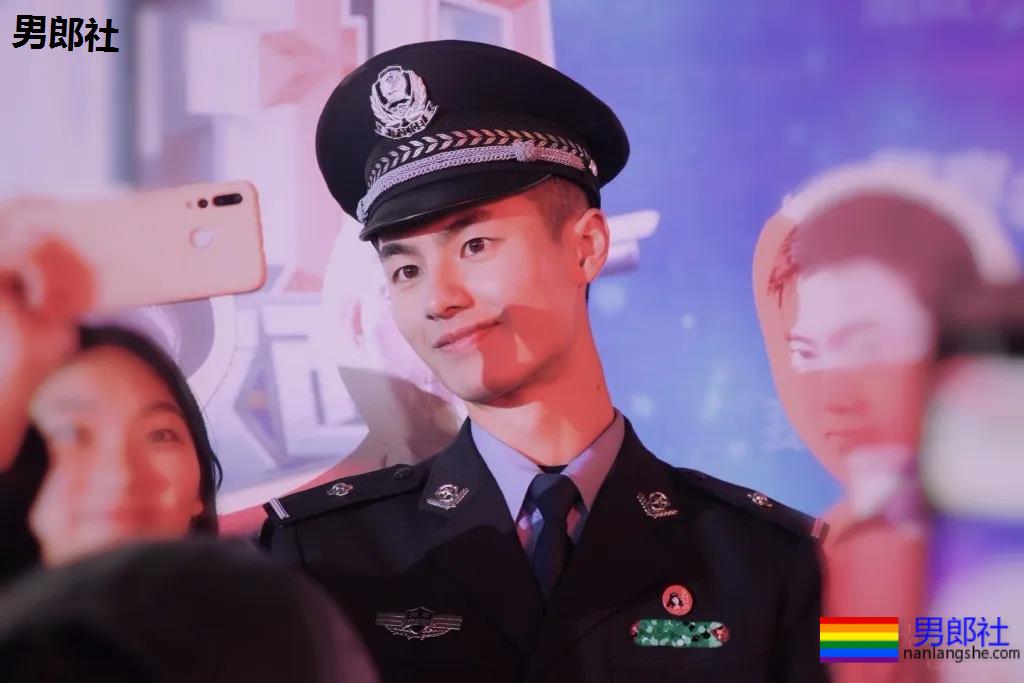 撞脸刘昊然的高鼻梁特警小哥扒到了!奶凶身板神仙颜值帅到发昏! - 51虹马 撞脸刘昊然的高鼻梁特警小哥扒到了!奶凶身板神仙颜值帅到发昏! - 51虹马