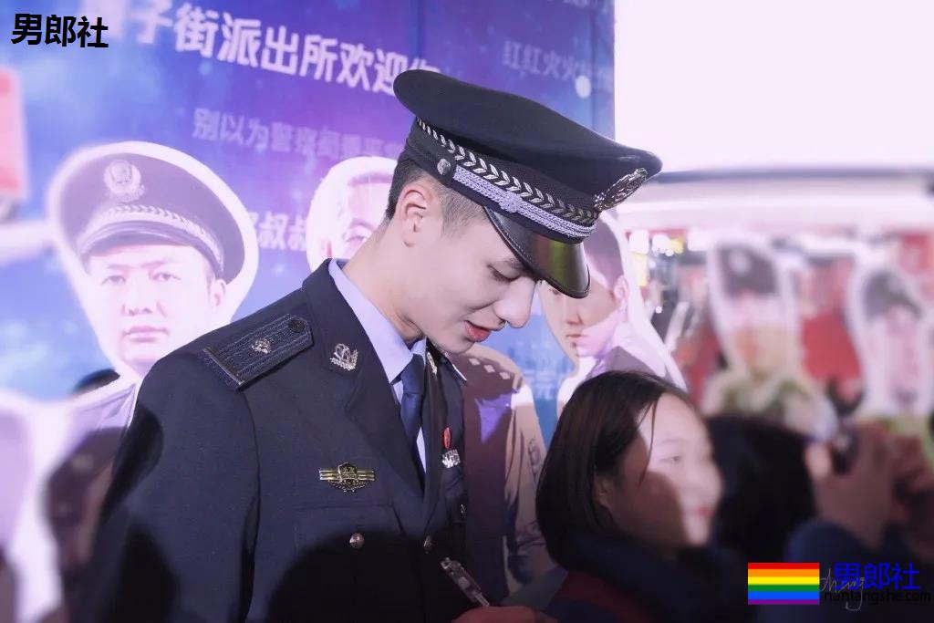 撞脸刘昊然的高鼻梁特警小哥扒到了!奶凶身板神仙颜值帅到发昏! - 51虹马 撞脸刘昊然的高鼻梁特警小哥扒到了!奶凶身板神仙颜值帅到发昏! - 51虹马