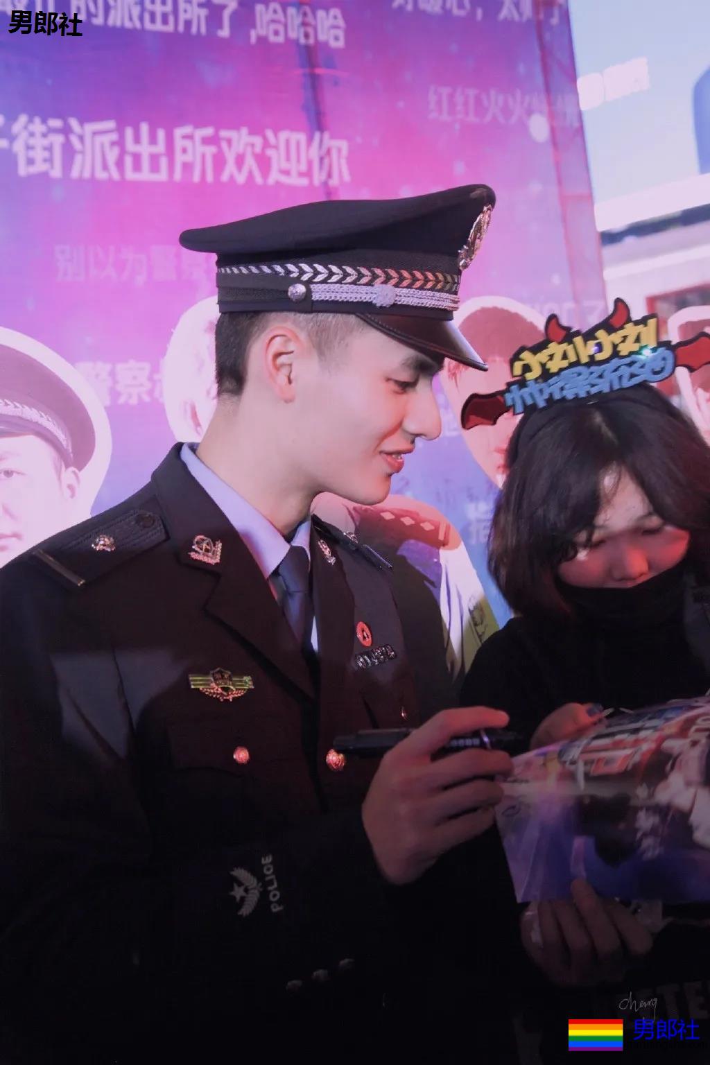 撞脸刘昊然的高鼻梁特警小哥扒到了!奶凶身板神仙颜值帅到发昏! - 51虹马 撞脸刘昊然的高鼻梁特警小哥扒到了!奶凶身板神仙颜值帅到发昏! - 51虹马