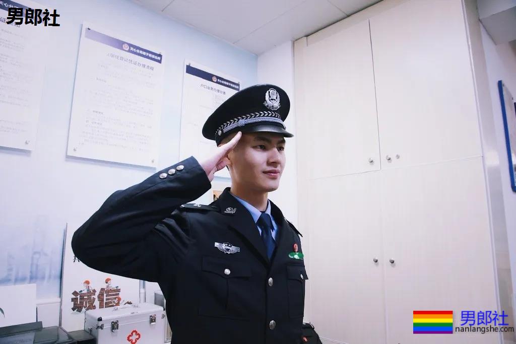 撞脸刘昊然的高鼻梁特警小哥扒到了!奶凶身板神仙颜值帅到发昏! - 51虹马 撞脸刘昊然的高鼻梁特警小哥扒到了!奶凶身板神仙颜值帅到发昏! - 51虹马