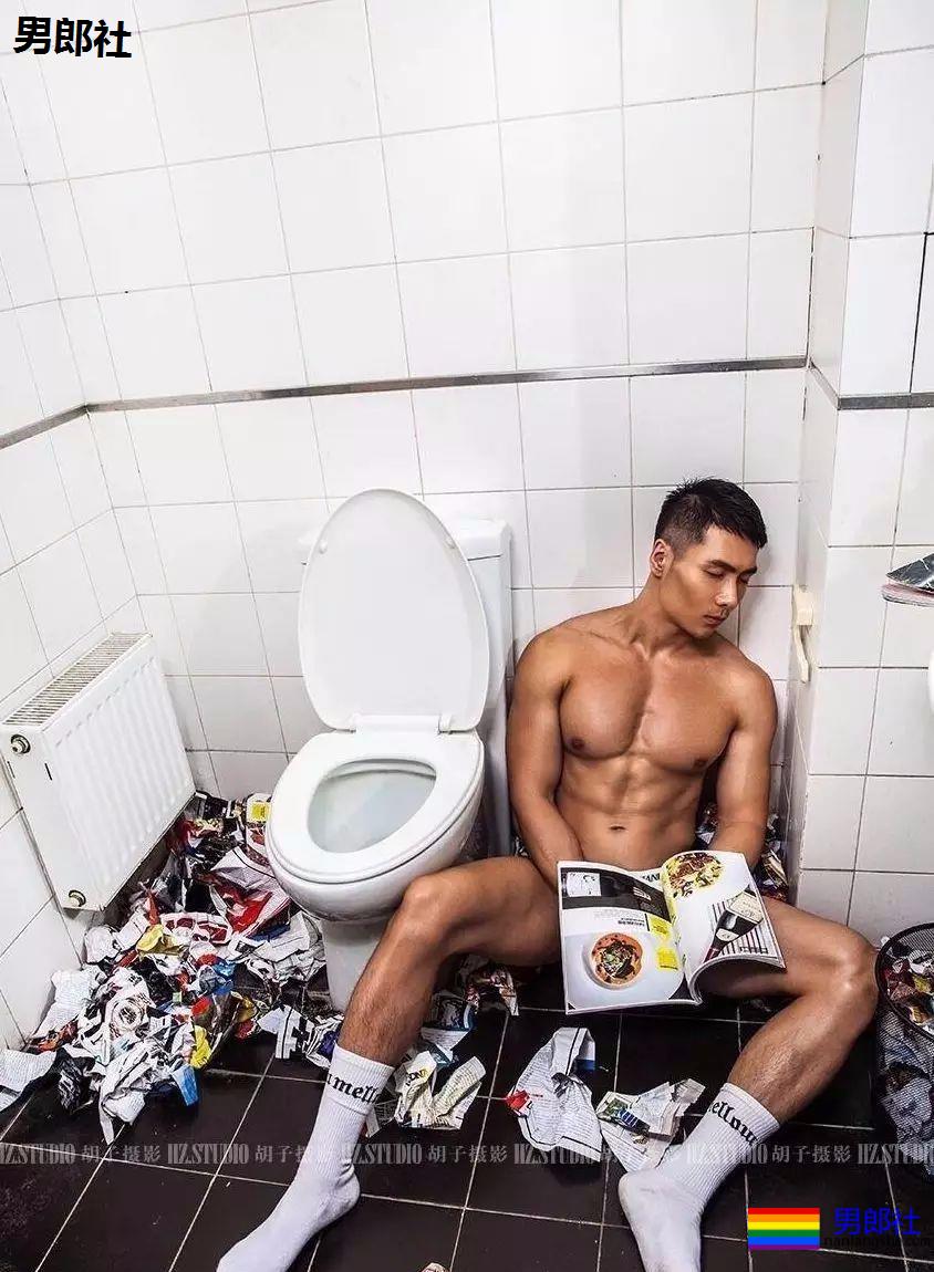 兵哥哥去头可吃，真实肌肉写真照，白衬衫收服粉丝 - 51虹马