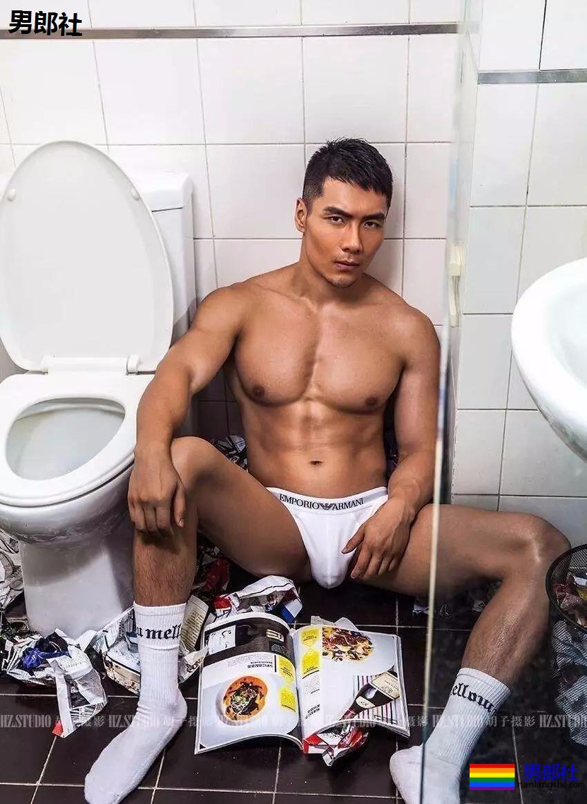 兵哥哥去头可吃，真实肌肉写真照，白衬衫收服粉丝 - 51虹马