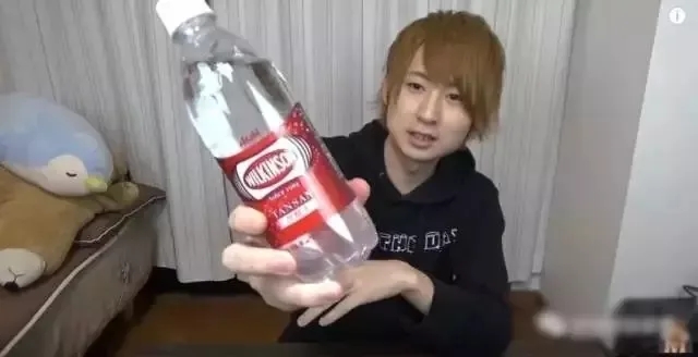 当日本小哥听说用碳酸水泡丁丁可以延时后... - 51虹马 当日本小哥听说用碳酸水泡丁丁可以延时后... - 51虹马