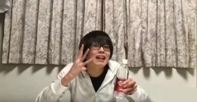 当日本小哥听说用碳酸水泡丁丁可以延时后... - 51虹马 当日本小哥听说用碳酸水泡丁丁可以延时后... - 51虹马