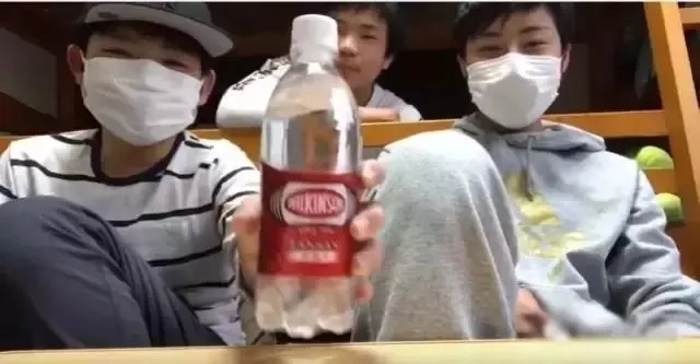 当日本小哥听说用碳酸水泡丁丁可以延时后... - 51虹马 当日本小哥听说用碳酸水泡丁丁可以延时后... - 51虹马