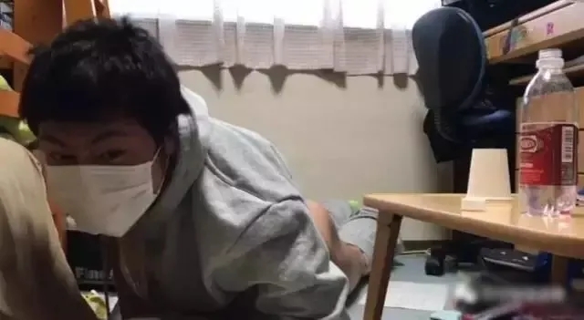 当日本小哥听说用碳酸水泡丁丁可以延时后... - 51虹马 当日本小哥听说用碳酸水泡丁丁可以延时后... - 51虹马