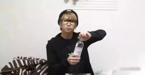 当日本小哥听说用碳酸水泡丁丁可以延时后... - 51虹马 当日本小哥听说用碳酸水泡丁丁可以延时后... - 51虹马