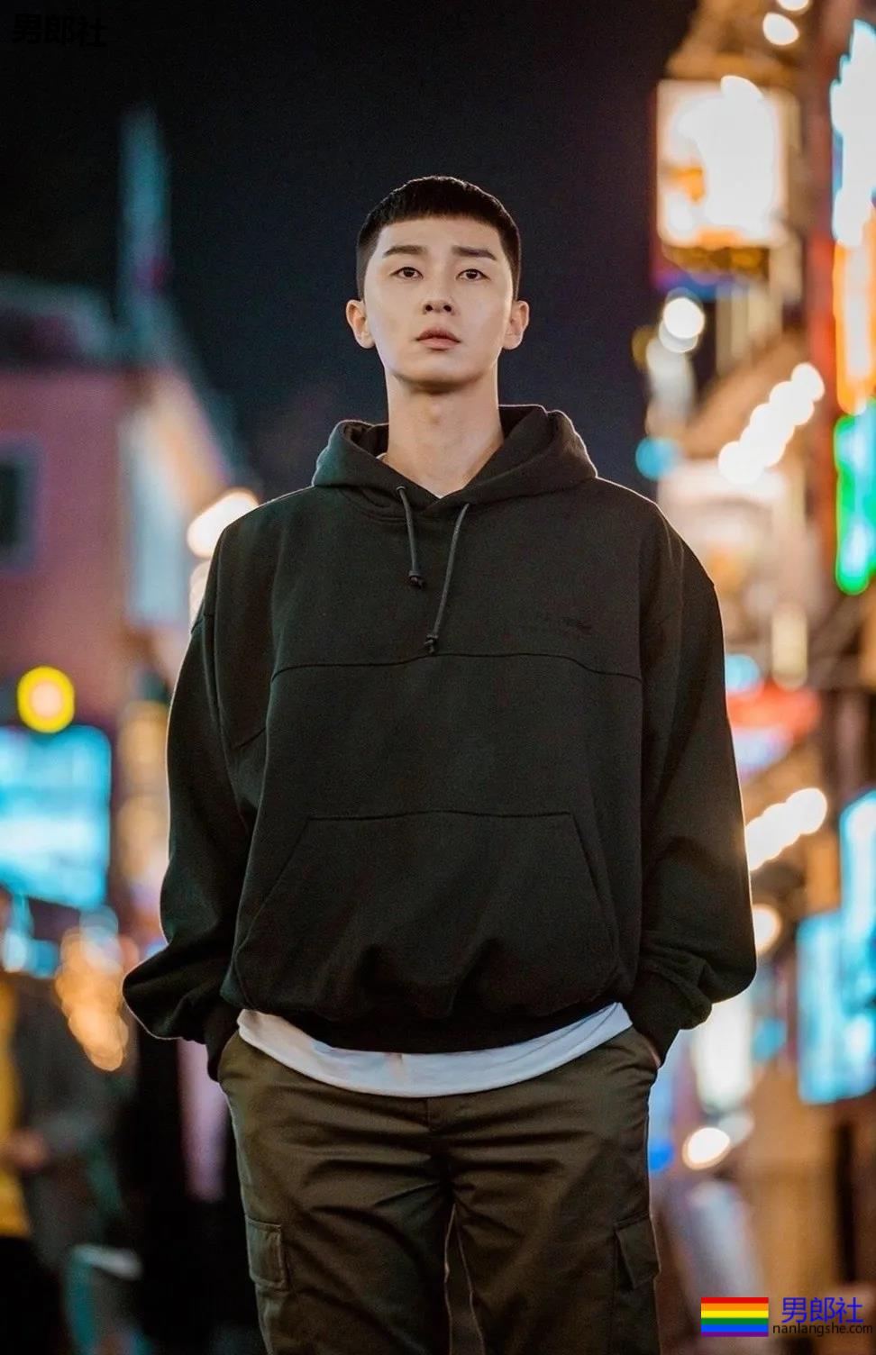 185寸头肌肉小狼狗,长腿翘臀好身材爆红,帅到窒息啊!-51虹马