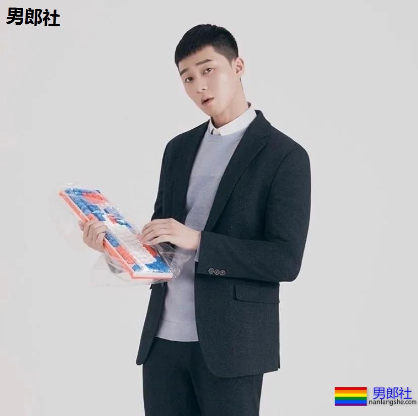 185寸头肌肉小狼狗，长腿翘臀好身材爆红，帅到窒息啊！ - 51虹马