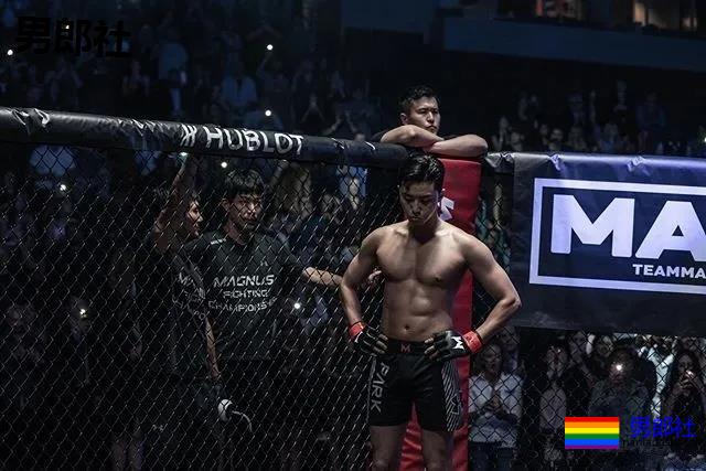 185寸头肌肉小狼狗，长腿翘臀好身材爆红，帅到窒息啊！ - 51虹马