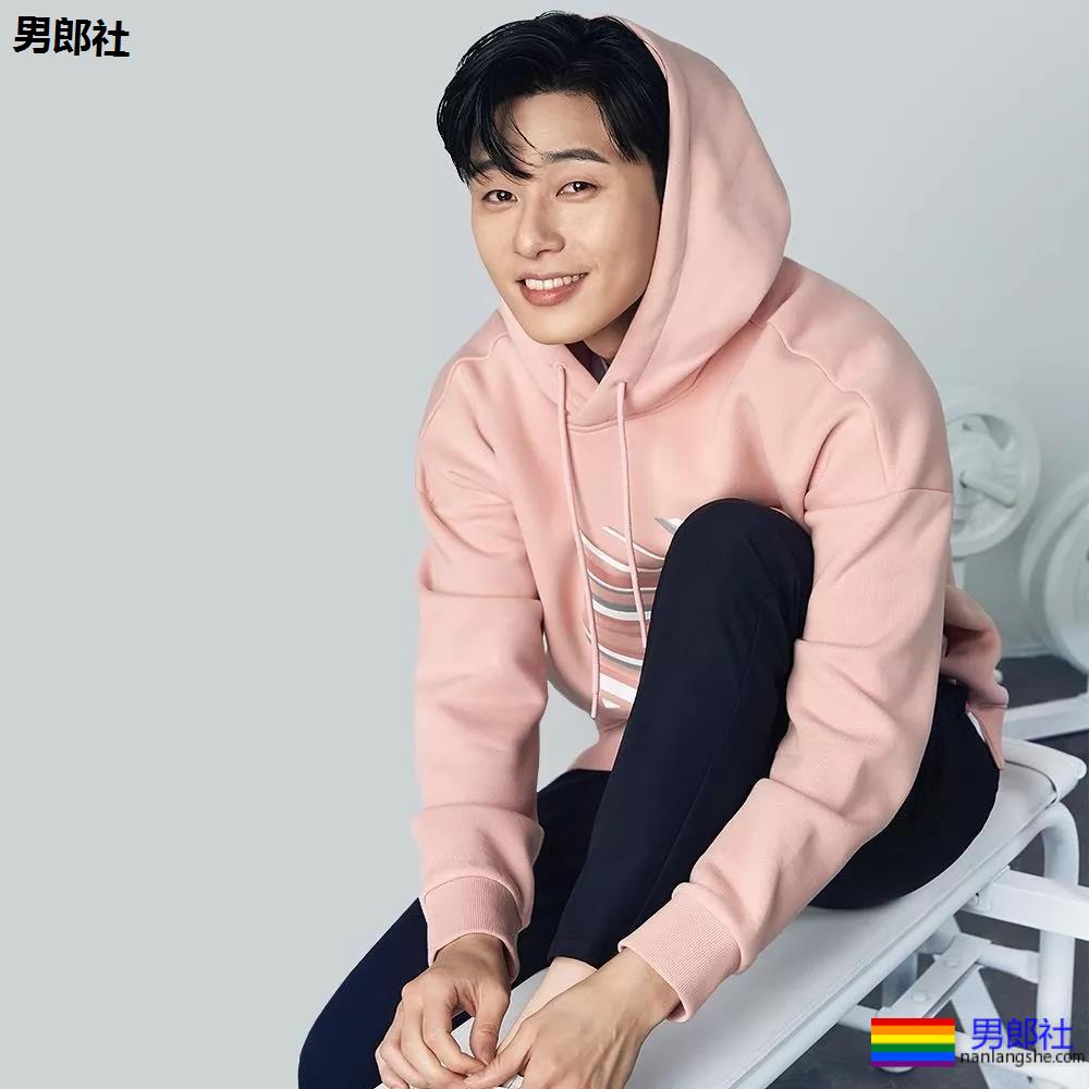 185寸头肌肉小狼狗，长腿翘臀好身材爆红，帅到窒息啊！ - 51虹马