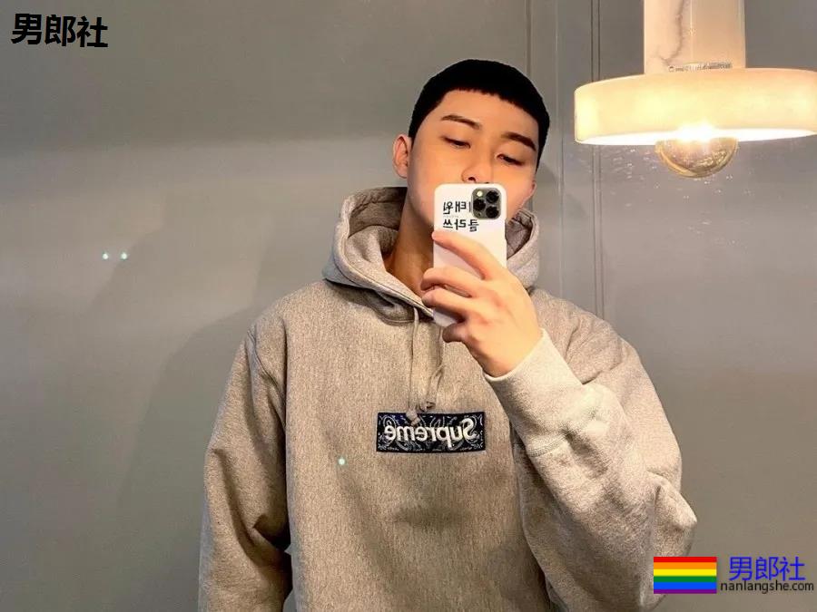 185寸头肌肉小狼狗，长腿翘臀好身材爆红，帅到窒息啊！ - 51虹马