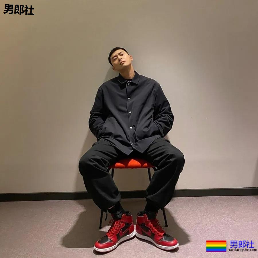 185寸头肌肉小狼狗，长腿翘臀好身材爆红，帅到窒息啊！ - 51虹马