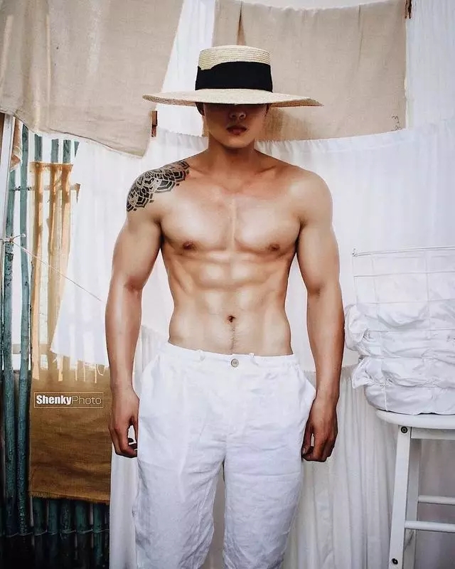 越南小哥写真走红网络，身材性感让人流鼻血！ - 51虹马