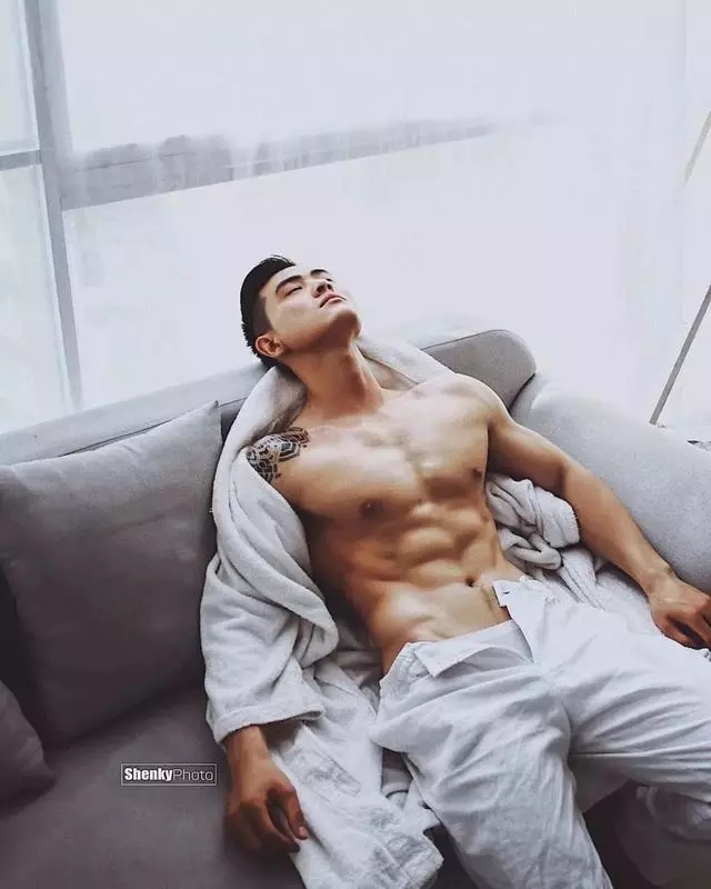 越南小哥写真走红网络，身材性感让人流鼻血！ - 51虹马