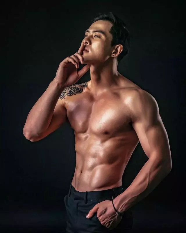 越南小哥写真走红网络，身材性感让人流鼻血！ - 51虹马