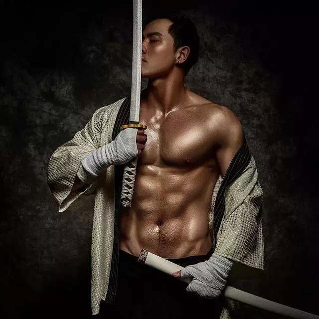 越南小哥写真走红网络，身材性感让人流鼻血！ - 51虹马