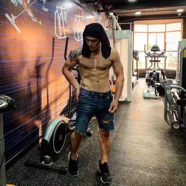 越南小哥写真走红网络，身材性感让人流鼻血！ - 51虹马