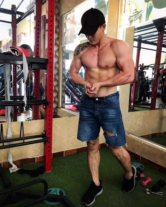 越南小哥写真走红网络，身材性感让人流鼻血！ - 51虹马