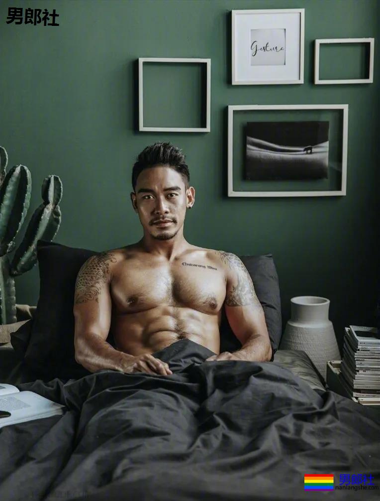 真正的男人味道，肌肉横行大包满屏！蒙眼Play瞬间湿屏。 - 51虹马