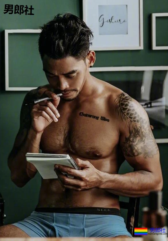 真正的男人味道，肌肉横行大包满屏！蒙眼Play瞬间湿屏。 - 51虹马