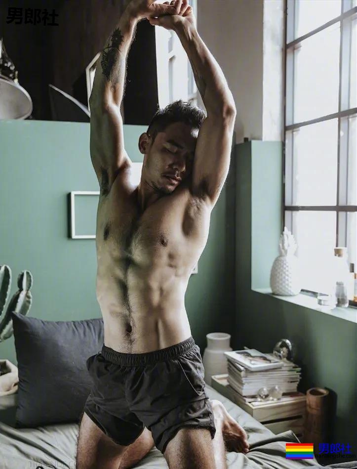 真正的男人味道，肌肉横行大包满屏！蒙眼Play瞬间湿屏。 - 51虹马