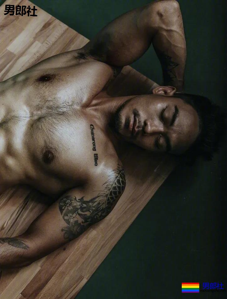 真正的男人味道，肌肉横行大包满屏！蒙眼Play瞬间湿屏。 - 51虹马