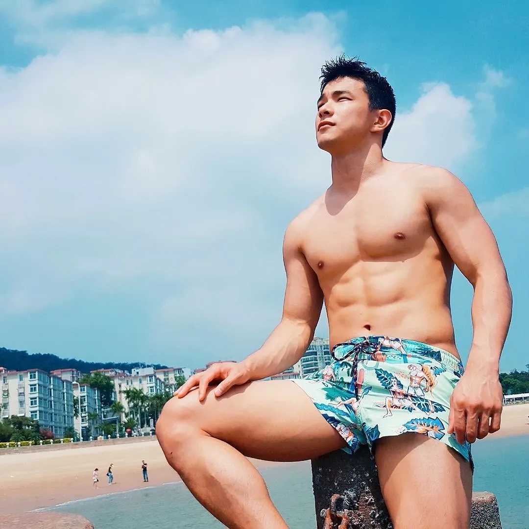 白天是健身教练，晚上是MB - 51虹马