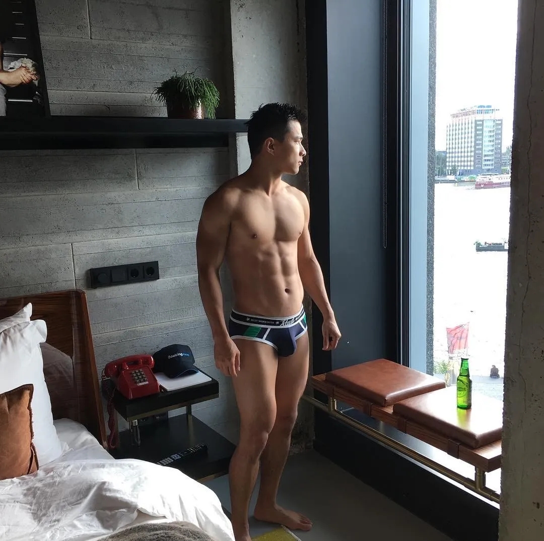 白天是健身教练，晚上是MB - 51虹马