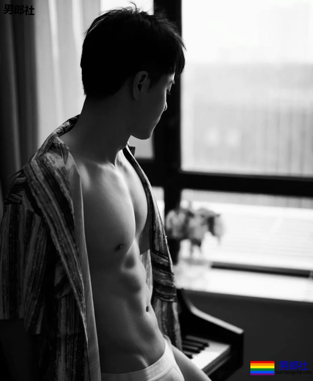 B站人气学长湿身进化，大湿胸满屏都是湿湿的~ - 51虹马