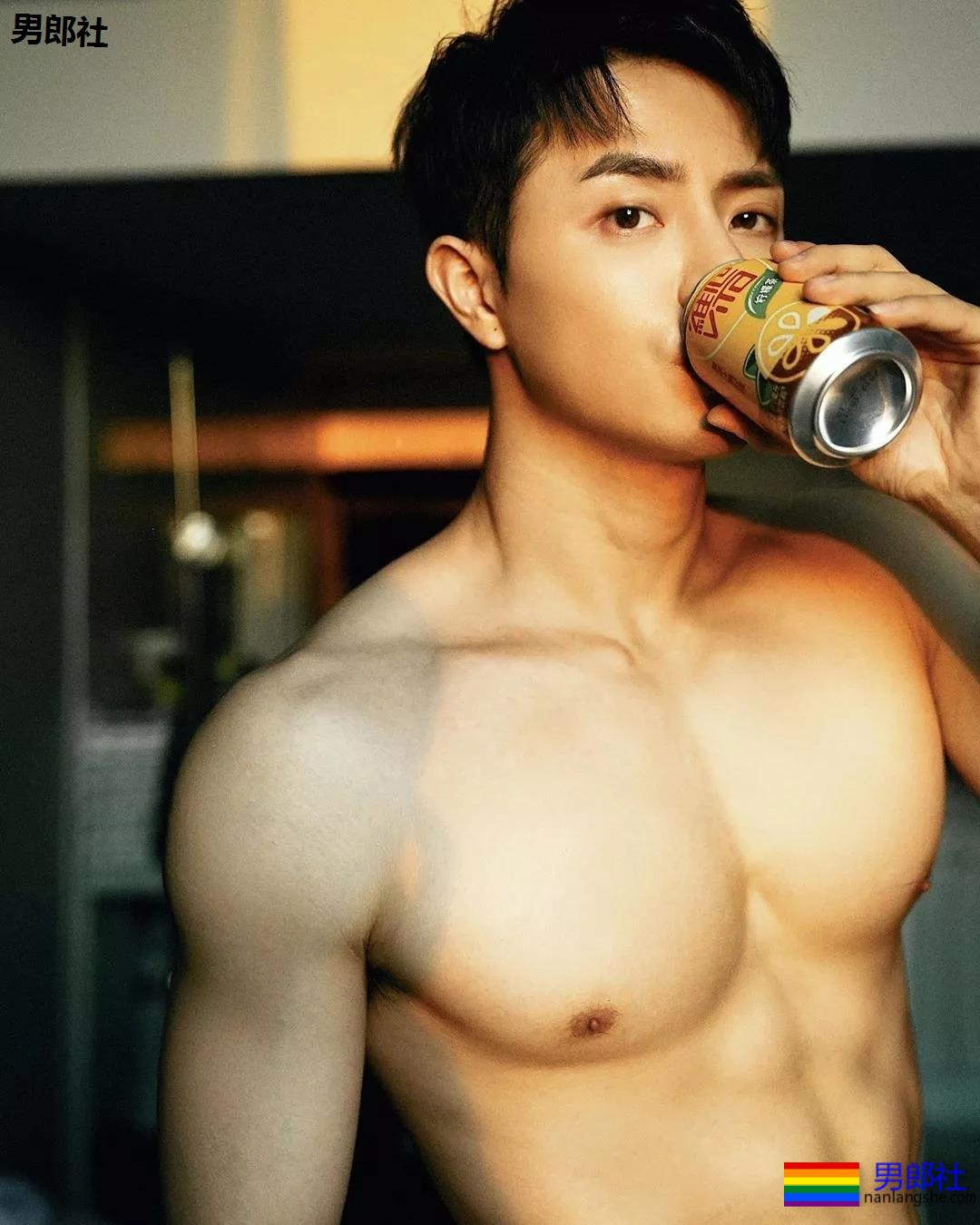 B站人气学长湿身进化，大湿胸满屏都是湿湿的~ - 51虹马