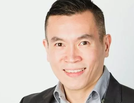 华裔男医生被男医生告性侵，只因他中途拔套 - 51虹马