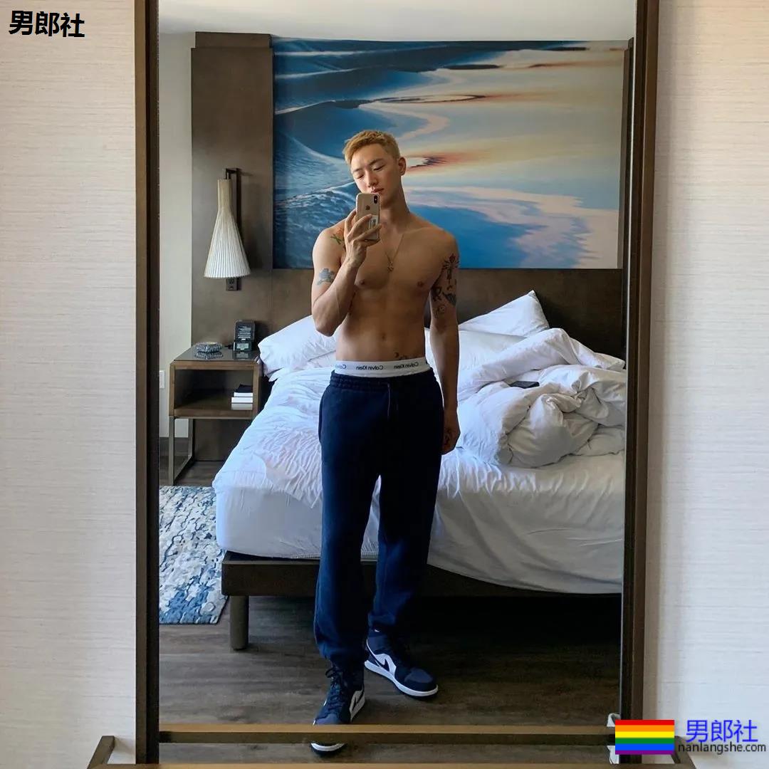 单眼皮体育生发堉太好，腹部的纹身让人产生幻想~！ - 51虹马