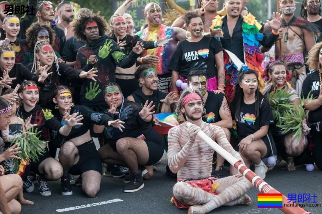 组图：悉尼年度同性恋狂欢节上演骄傲大游行 - 51虹马