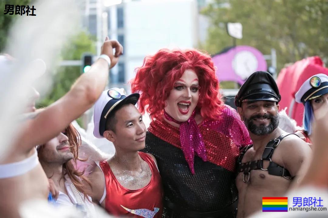 组图：悉尼年度同性恋狂欢节上演骄傲大游行 - 51虹马