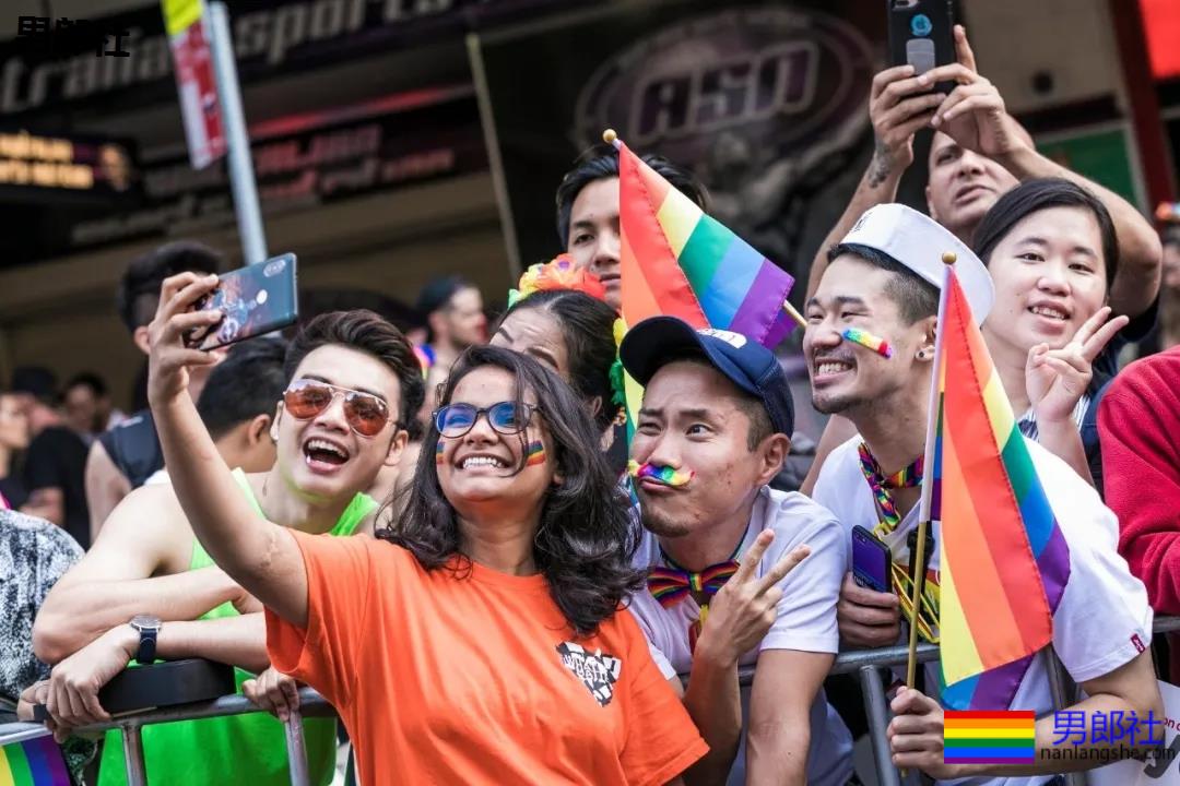 组图：悉尼年度同性恋狂欢节上演骄傲大游行 - 51虹马