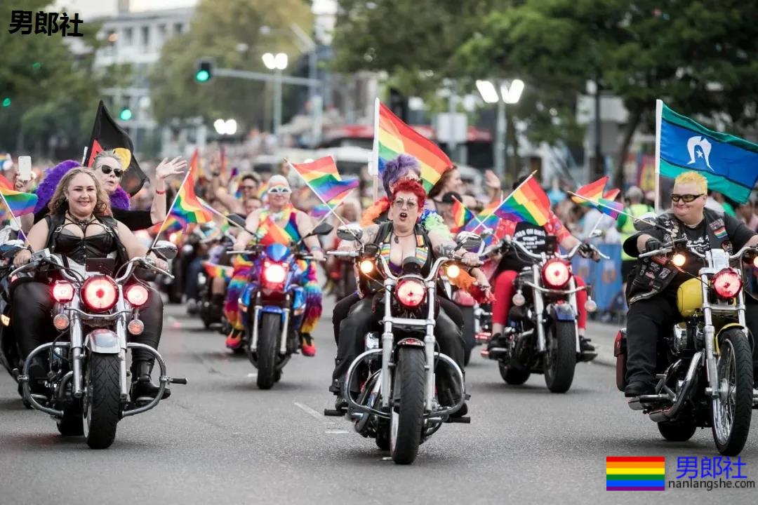 组图：悉尼年度同性恋狂欢节上演骄傲大游行 - 51虹马