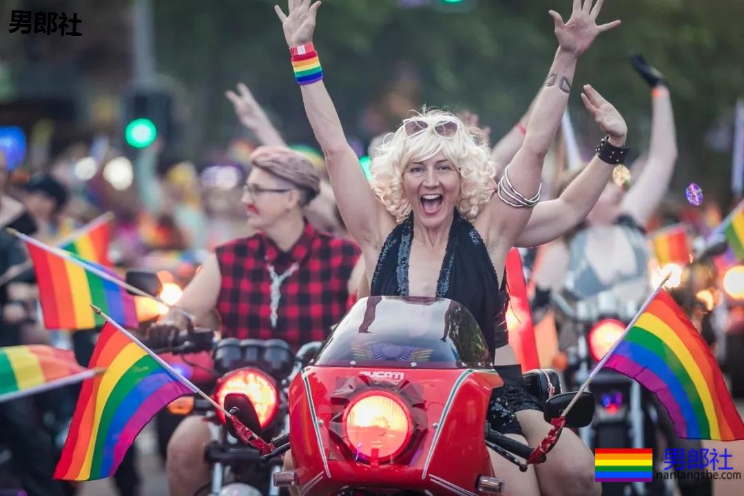 组图：悉尼年度同性恋狂欢节上演骄傲大游行 - 51虹马