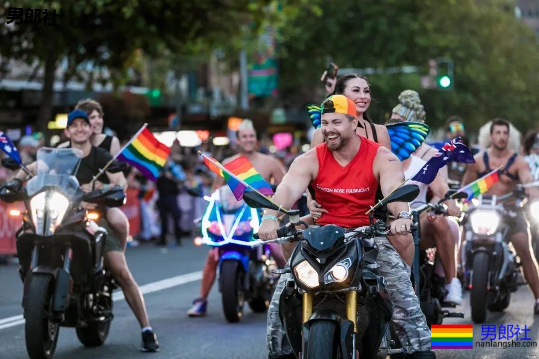 组图：悉尼年度同性恋狂欢节上演骄傲大游行 - 51虹马