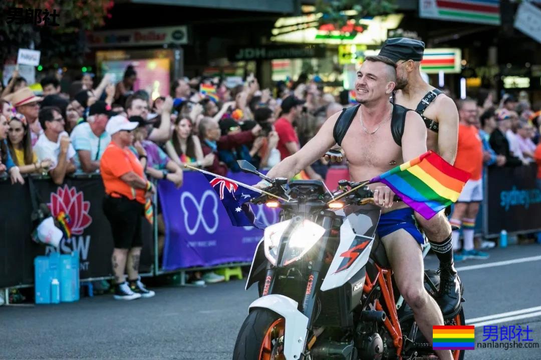 组图：悉尼年度同性恋狂欢节上演骄傲大游行 - 51虹马