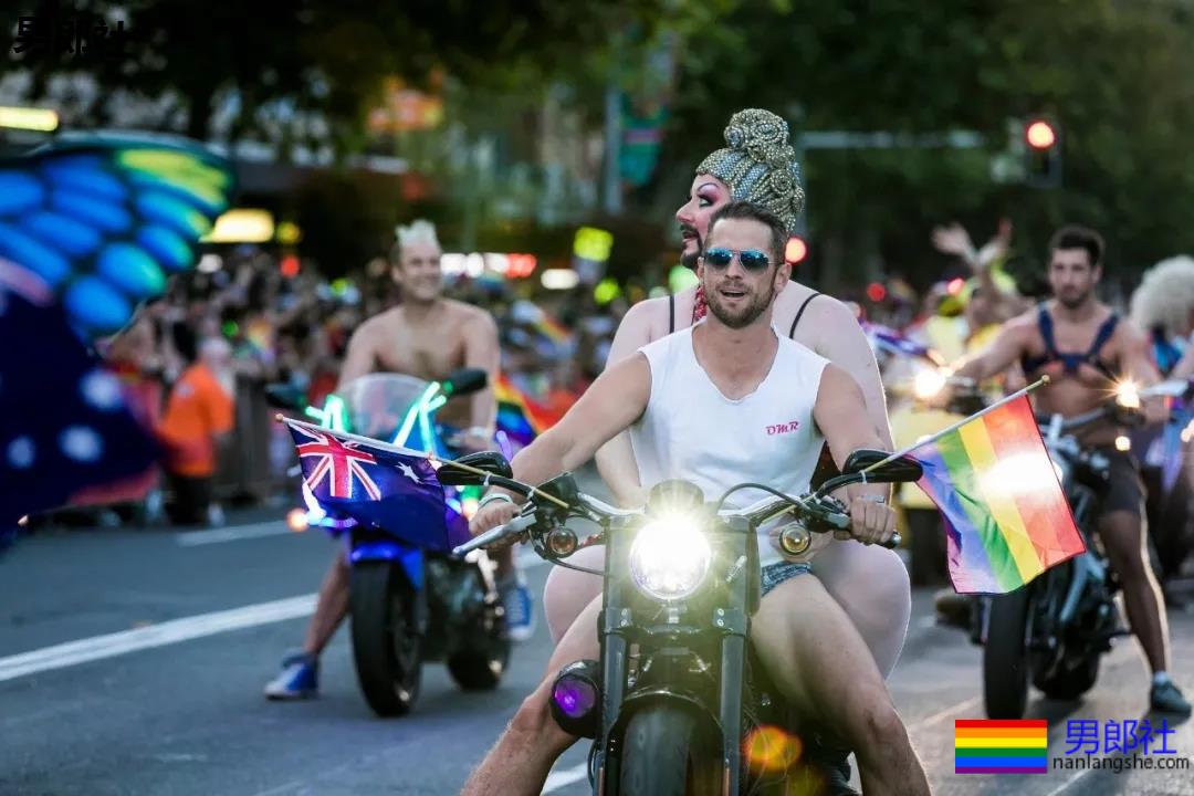 组图：悉尼年度同性恋狂欢节上演骄傲大游行 - 51虹马