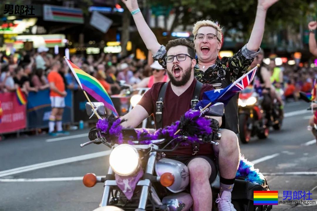 组图：悉尼年度同性恋狂欢节上演骄傲大游行 - 51虹马