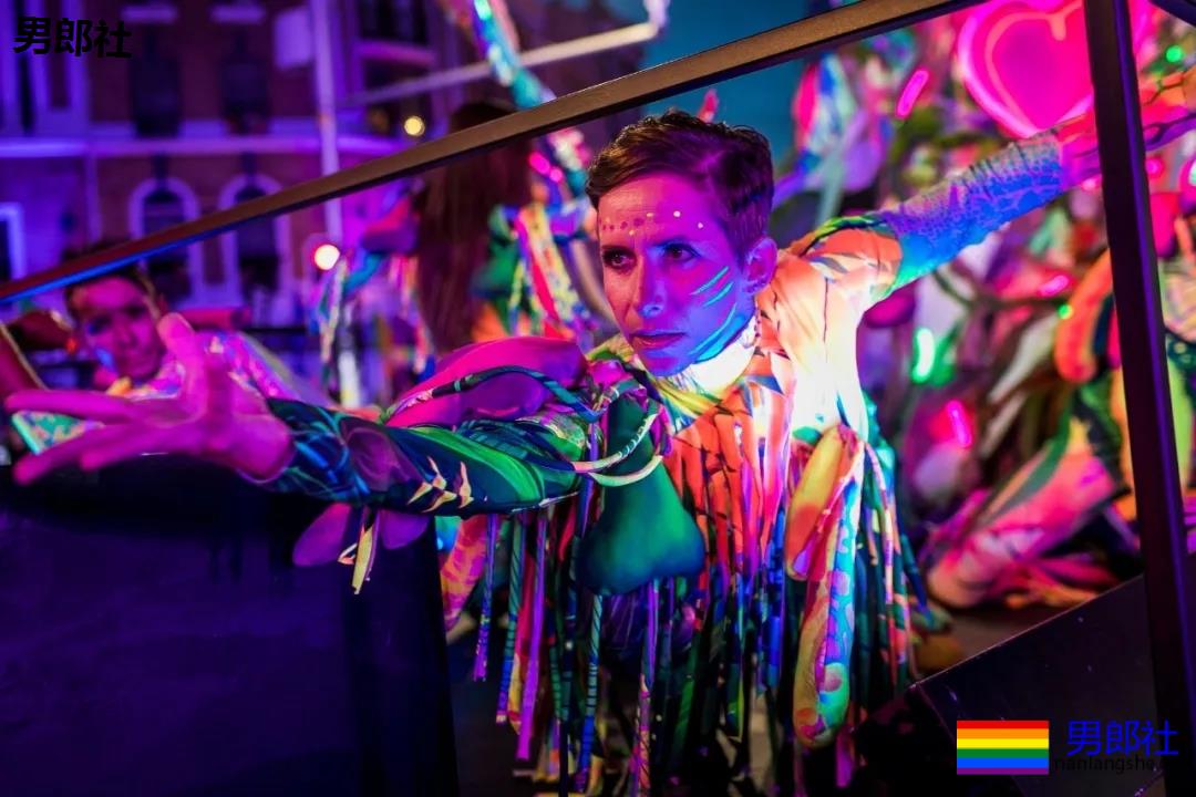 组图：悉尼年度同性恋狂欢节上演骄傲大游行 - 51虹马