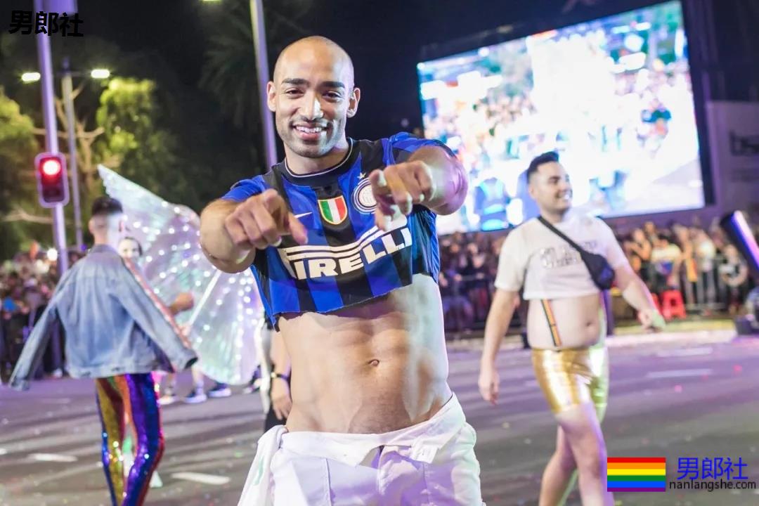 组图：悉尼年度同性恋狂欢节上演骄傲大游行 - 51虹马