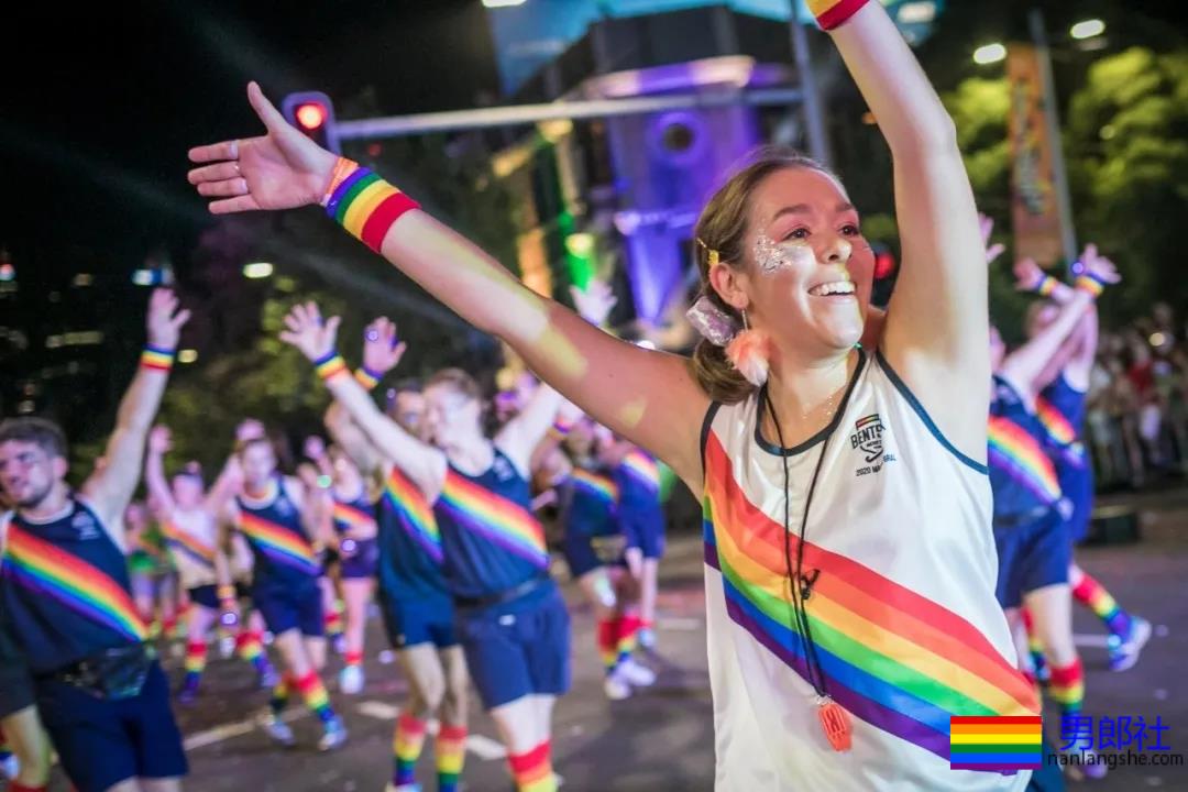 组图：悉尼年度同性恋狂欢节上演骄傲大游行 - 51虹马
