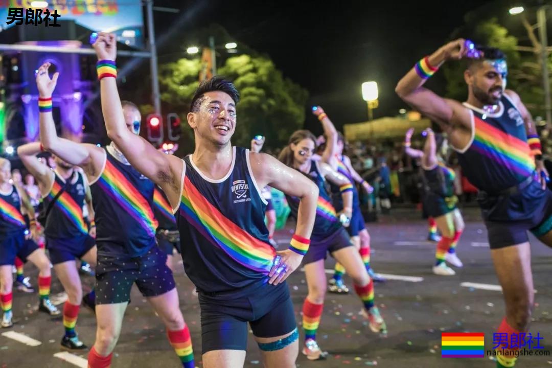 组图：悉尼年度同性恋狂欢节上演骄傲大游行 - 51虹马