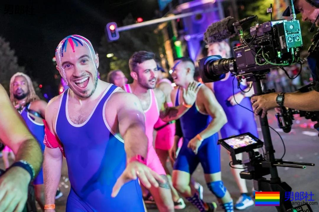 组图：悉尼年度同性恋狂欢节上演骄傲大游行 - 51虹马