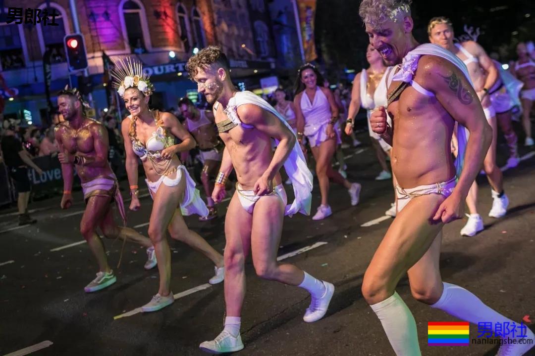 组图：悉尼年度同性恋狂欢节上演骄傲大游行 - 51虹马