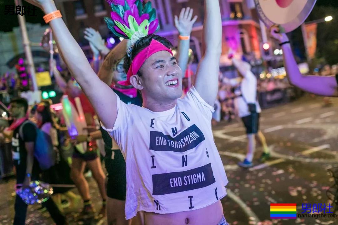 组图：悉尼年度同性恋狂欢节上演骄傲大游行 - 51虹马