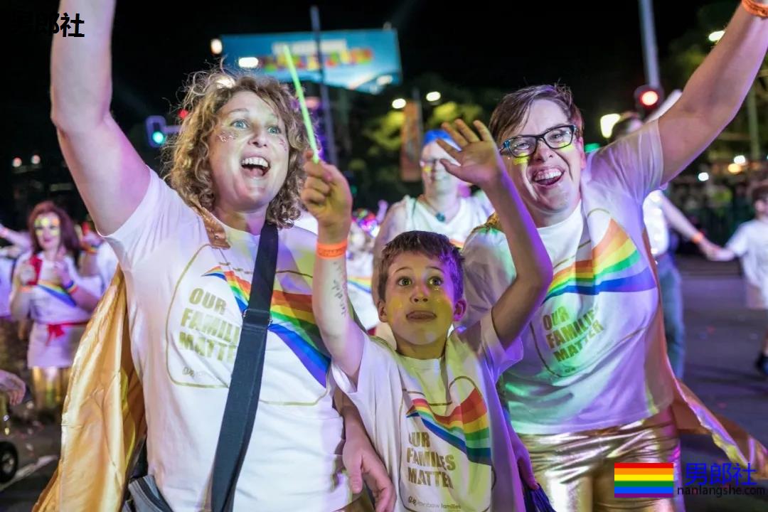 组图：悉尼年度同性恋狂欢节上演骄傲大游行 - 51虹马